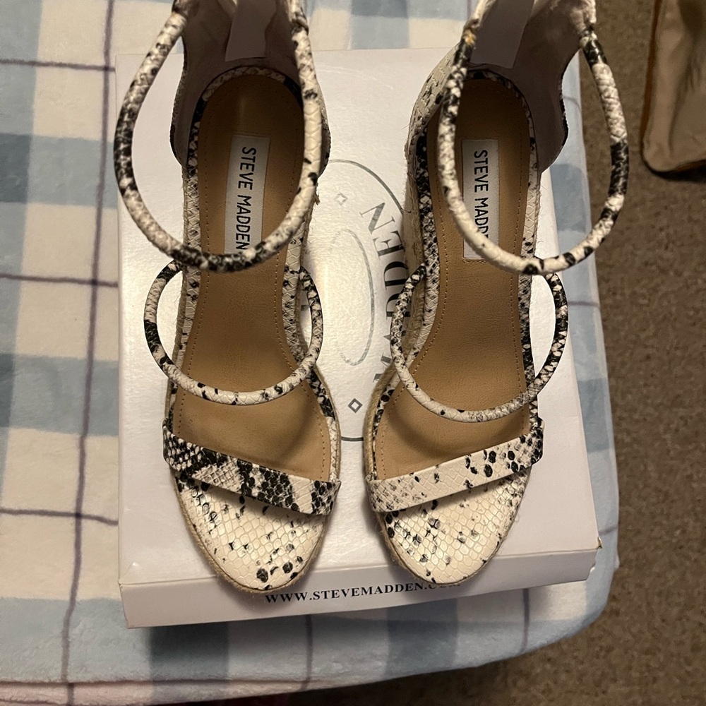 Steve Madden snake skinned wedges